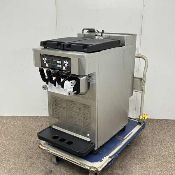 入荷しました!ソフトクリームサーバーです!