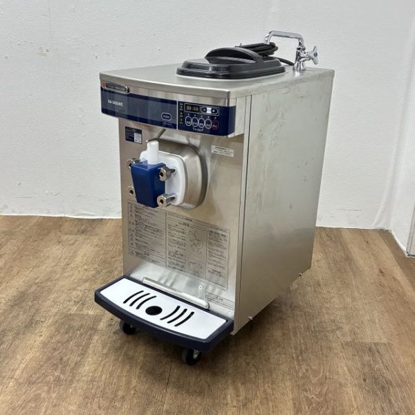 入荷しました!ソフトクリームサーバーです!