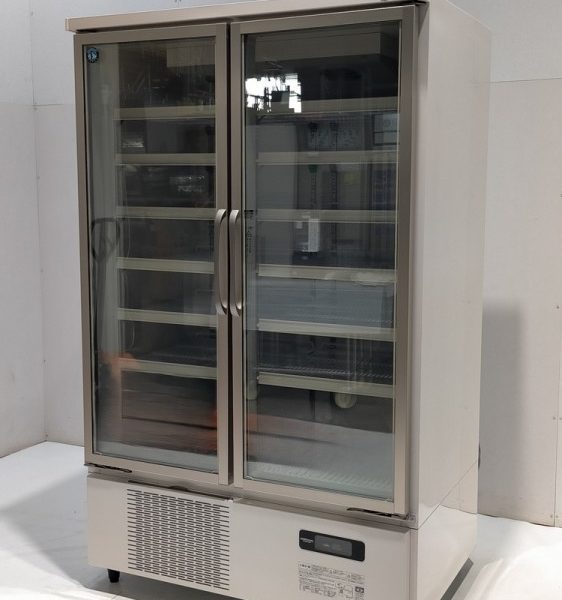 入荷しました!リーチイン冷凍ショーケースです!