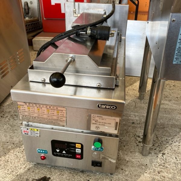 タニコー 自動電気餃子焼き機 TZ-30EF-3 22年製 200V 24個焼き タニコー 自動電気餃子焼き機 TZ-30EF-3 22年製 200V 24個焼き