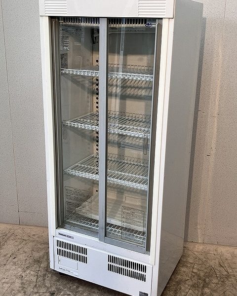 入荷しました!冷蔵ショーケースです!