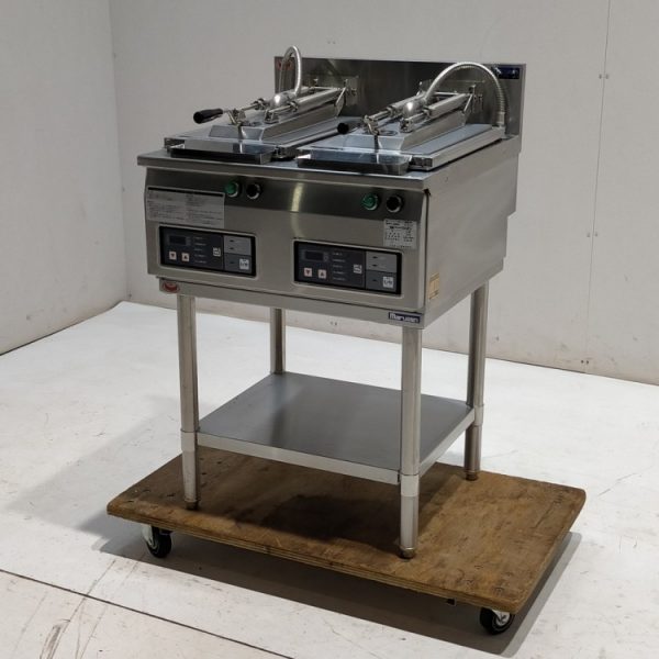 入荷しました!電気自動餃子焼き器です!