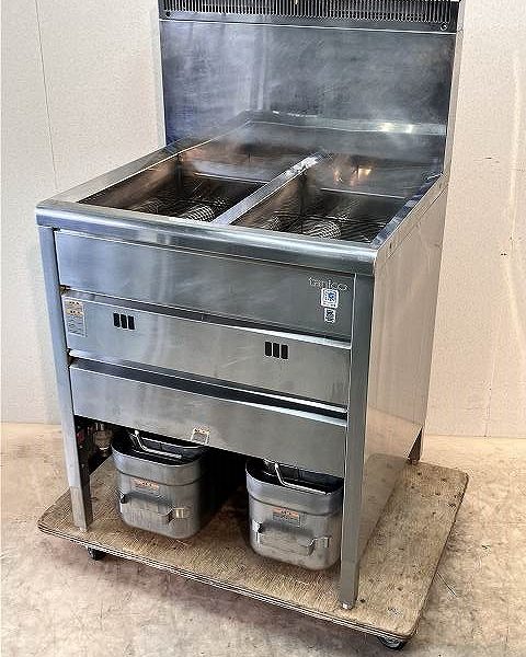 入荷しました!2槽ガスフライヤーです!