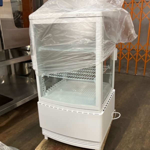 サンデン 卓上4面ガラス冷蔵ショーケース AG-C68P 2025年製 買取させていただきました！