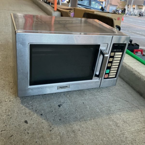 パナソニック 業務用電子レンジ NE-711GV 2024年製 買取させていただきました！