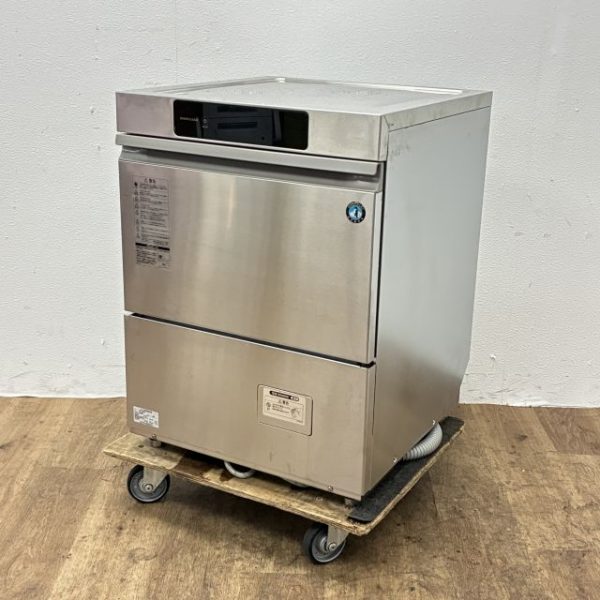 入荷しました!食器洗浄機・アンダーカウンタータイプです!