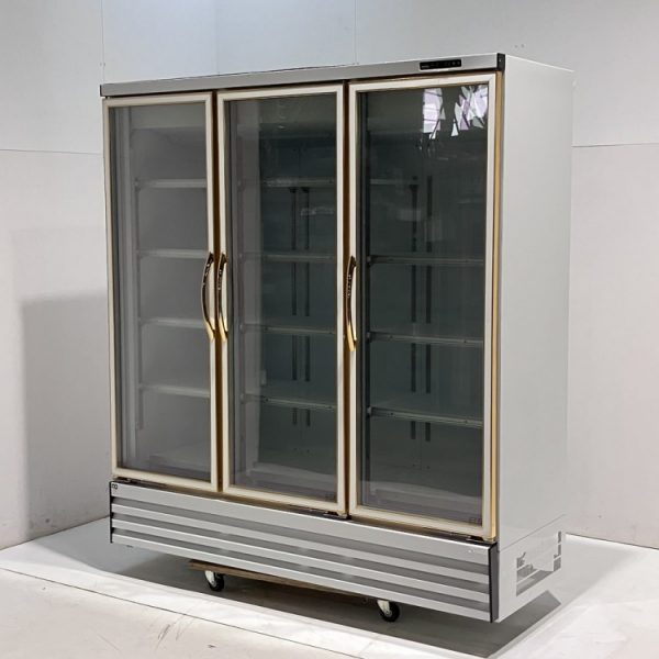 入荷しました!リーチイン冷蔵ショーケースです!