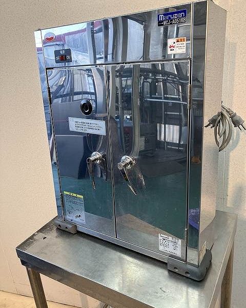 入荷しました!包丁まな板殺菌庫です!