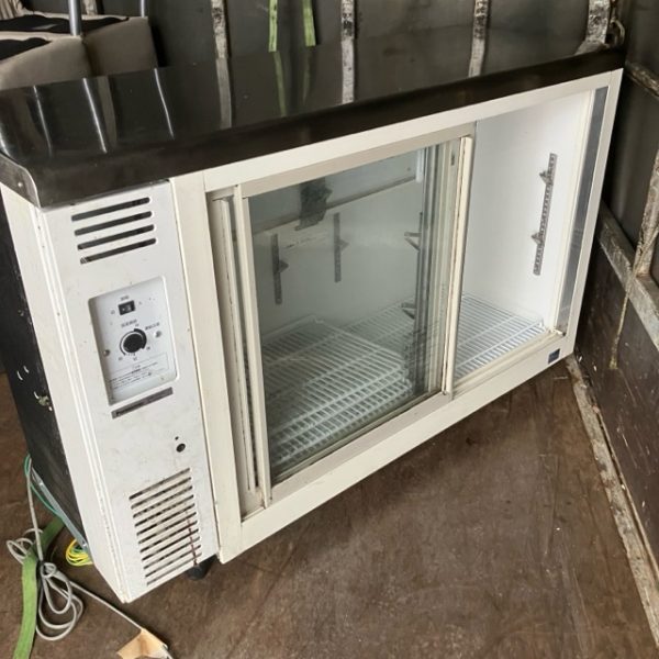 パナソニック テーブル形冷蔵ショーケース SMR-V1241C 2023年製 買取させていただきました！