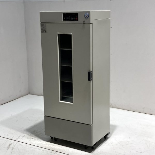 入荷しました!低温インキュベーターです!