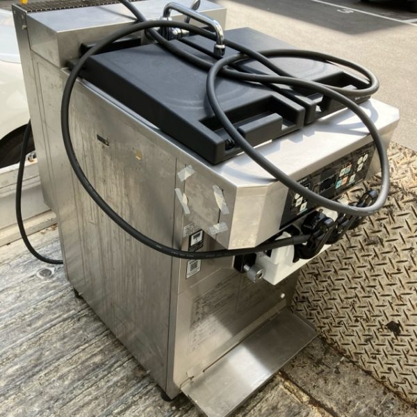 日世 卓上ソフトクリームサーバー CI-7548AE 2022年製 買取させていただきました！