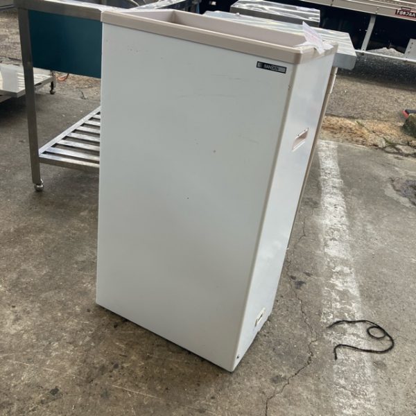 サンデン 冷凍ストッカー PF-057W 2023年製 買取させていただきました！