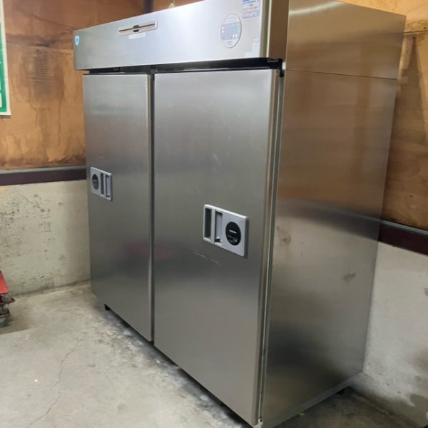 大和冷機 スライド扉式縦型冷蔵庫 601CD-S-EX 2023年製 買取させていただきました！