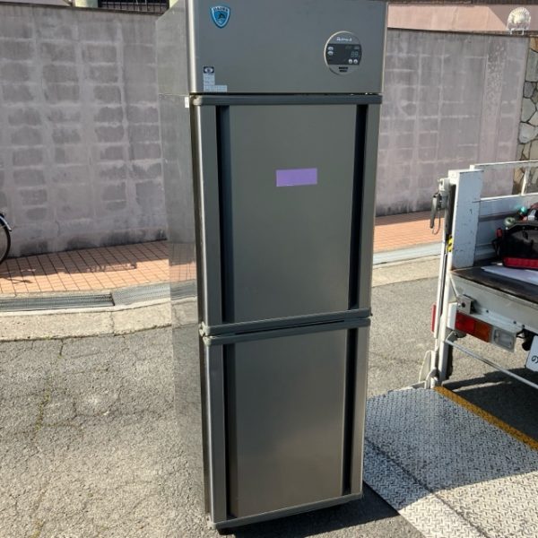 大和冷機 縦型両開き冷蔵庫 DWD-C300P1 2021年製 買取させていただきました！
