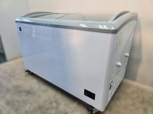 入荷しました!冷凍ショーケースです!