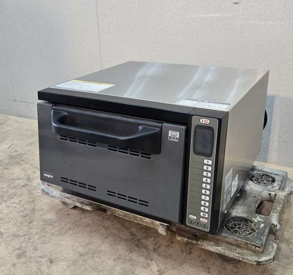 入荷しました!小型高速オーブンです!