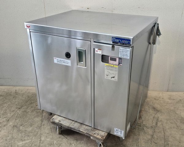入荷しました!包丁まな板殺菌庫です!