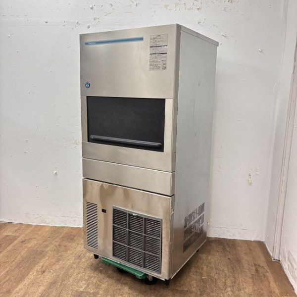 入荷しました!230kg製氷機です!
