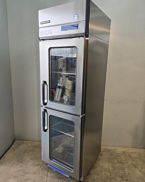 入荷しました!縦型冷蔵庫です!