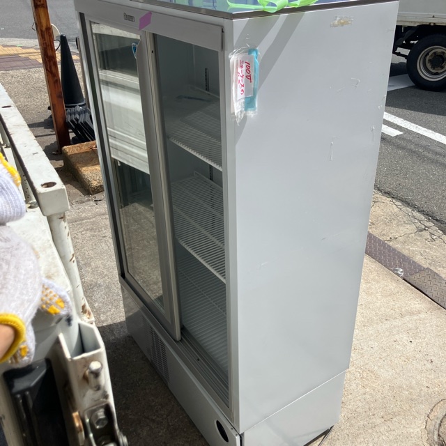 と*し様 (広島引き取り限定)値下げ大和冷機 冷蔵ショーケース 2015年製 大和冷機 冷蔵ショーケース 331AU-15 2023年製 買取させていただきまし