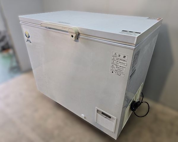 入荷しました!超低温冷凍ストッカーです!