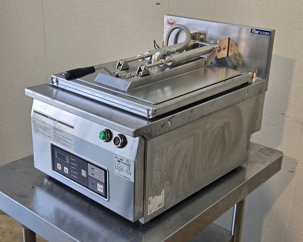 入荷しました!電気自動餃子焼き器です!
