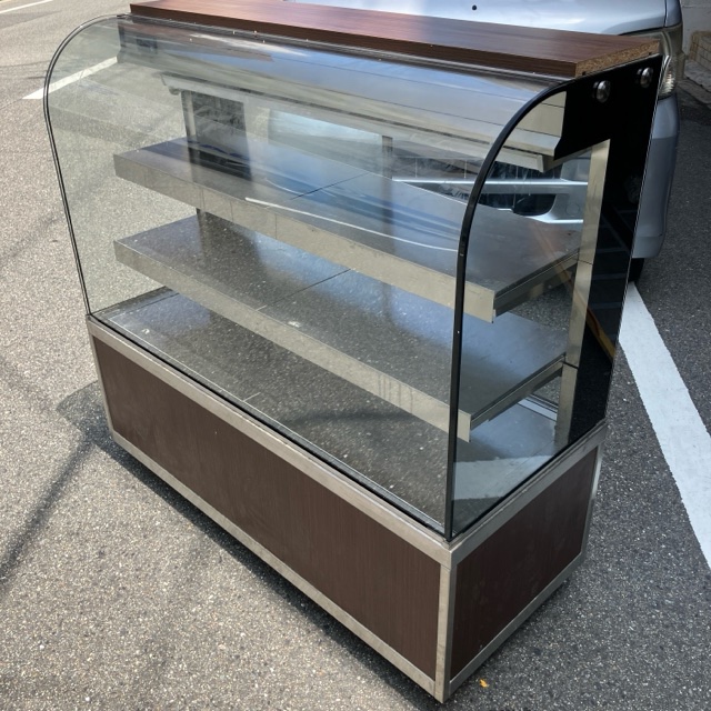 大和冷機 対面冷蔵ショーケース KN401B3 2018年製 買取させていただきました！
