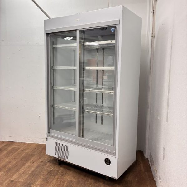 入荷しました!リーチイン冷蔵ショーケースです!